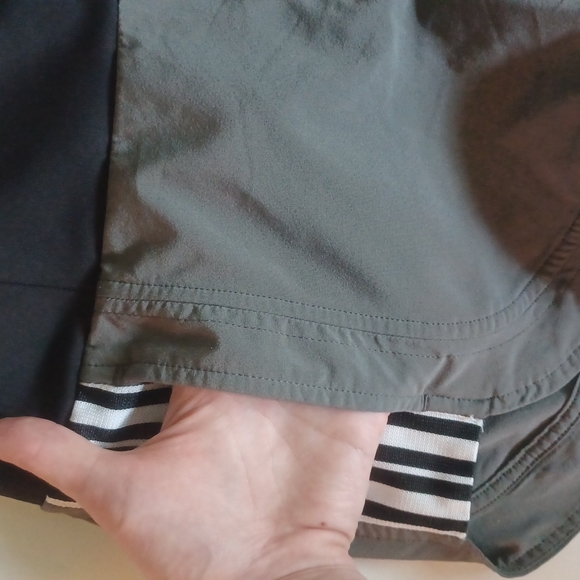 Athleta Ascender Shorts 4" inseam women's 0 Herb Olive color with stripes+pocket - Picture 10 of 17